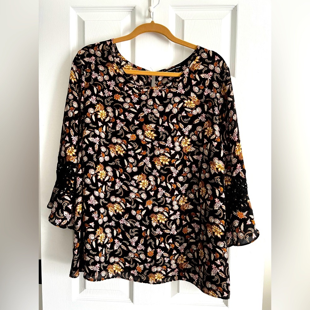 Like New Zac + Rachel Woman Blouse Floral Print with Lace Sleeves